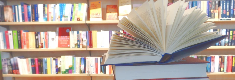 ... gibt es in unserem Newsletterr!

Hier geht's zur Anmeldung:
https://www.genialokal.de/buchhandlung/ruesselsheim/kapitel43/Service/