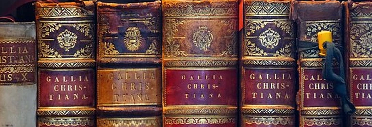 Unser Sortiment bietet mit Sorgfalt Ausgewähltes, alt Bekanntes und neu Entdecktes, feinste Belletristik, schön illustrierte Bilderbücher und leseluststeigernde Kinderliteratur, Weltentdeckerhelfer, moderne Lyrik, Philosophisches und Kriminelles, sowie wichtige Bücher zu Politik und Zeitgeschehen.