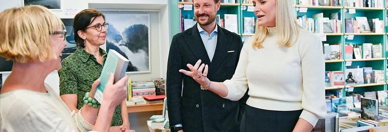 UNVERGESSLICH! Norwegen war Ehrengast bei der Frankfurter Buchmesse. Kronprinzessin Mette - Marit & Prinz Haakon besuchten uns. Schönster Austausch über Literatur & eine sehr warme Begegnung!