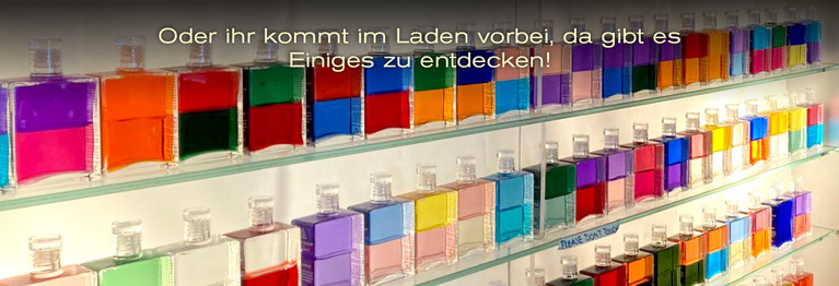 Neben Büchern und Aura Soma findet ihr in unserem Geschäft auch Yogamatten, Meditationskissen, Räucherwerk, Halbedelsteine, Schmuck, Klangschalen, Kerzen und vieles mehr.