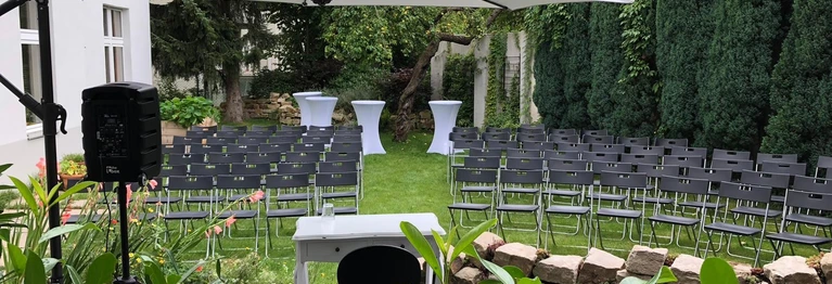 Im Sommer finden unsere Veranstaltungen im Garten statt
