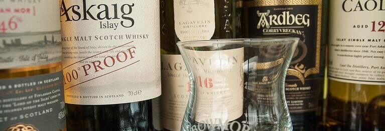 Unsere bekannten Whisky-Tastings finden auch 2025 wieder statt - mit einigen neuen Ideen.
Wir freuen uns auf die Veranstaltungen und Sie können sich wieder auf viele interessante Tröpfchen freuen.

Informieren sie sich unter www.buchladdie.de