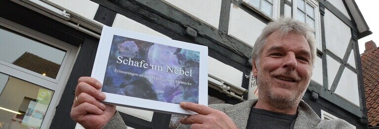 Gut 30 Jahre nach seinem Tod würdigt Schafe im Nebel das Schaffen des Künstlers Gustav Mennicke.