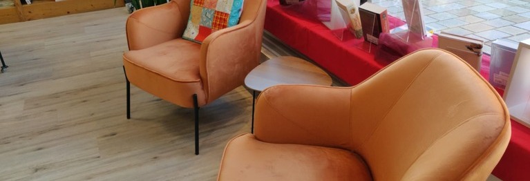 Hier berichten wir von den Büchern, die uns besonders gefesselt und beeindruckt haben. Ist noch nicht das richtige für Sie dabei? Dann kommen Sie gern in die Buchhandlung, wir finden sicher das passende Buch für Sie!