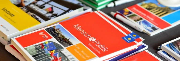 Die Schule fängt wieder an!

Bestellen Sie Arbeitshefte und Schulbücher bequem vor Ort, per Mail oder telefonisch.

Schulen und Lehrkräfte wenden sich bitte direkt an den Laden. Danke!