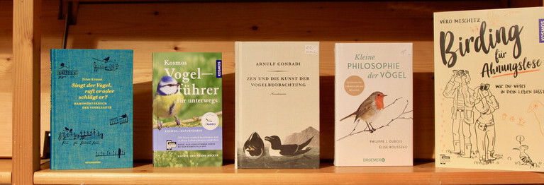 Foto: Bücher zum Thema Vogelkunde