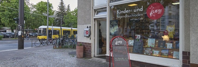 Sie können bei uns telefonisch oder per Mail bestellen:
030/20 88 97 34
liesi@liesi-liest.de