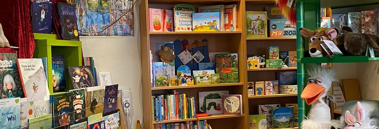 Lasst euch persönlich beraten oder stöbert durch unser Sortiment! Für jeden Leser ist immer das perfekte Buch dabei!