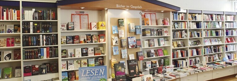 Innenansicht der Hiltruper Buchhandlung mit Blick auf die Bücherregale