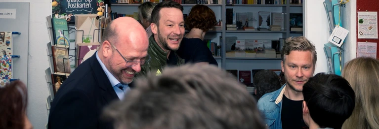 Gerne denken wir uns etwas Besonderes rund um die vielfältige Welt der Bücher aus. Hier finden Sie aktuelle Termine - aber auch einen Rückblick auf vergangene schöne Events in unserem Buchland.