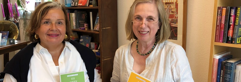 Barbara Goerlich war in der SchönBuchHandlung zu Gast und hat ihr neues Buch "111 Orte in und um Reutlingen, die man gesehen haben muss" vorgestellt und signiert. Die Autorin lebt zwar in Frankfurt, kennt sich in unserer Gegend aber bestens aus, da sie Reutlinger Wurzeln hat.