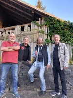 Live-Musik Im Cafégarten-Eisdiele, nur bei schönem Wetter!