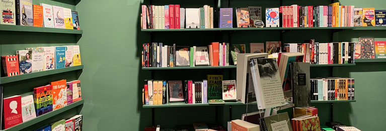 Bücherregale Belletristik