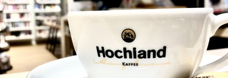 Zum Lesen einen frischgerösteten Espresso oder Kaffee von Hochland?