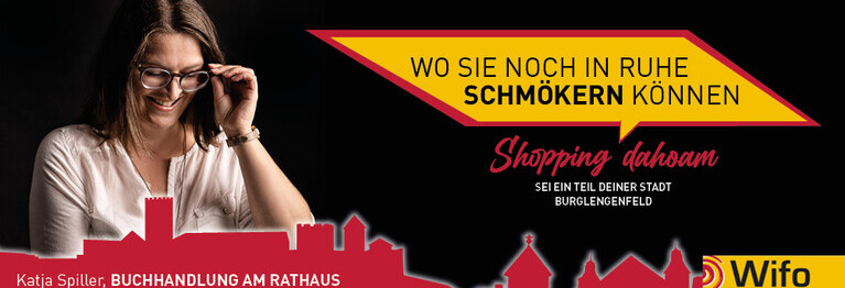 Foto der Geschäftsführerin Katja Spiller, Spruch: Buchhandlung am Rathaus; Wo Sie noch in Ruhe schmökern können