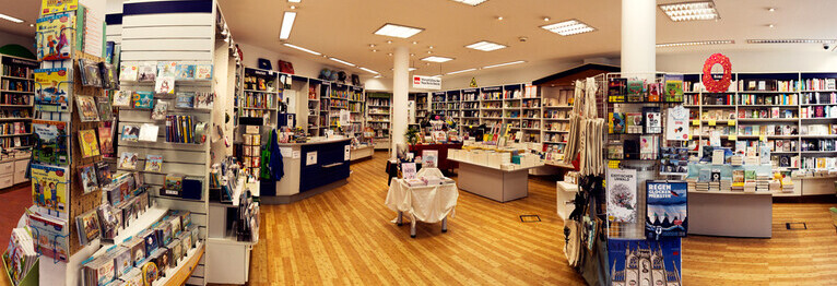 Innenansicht der Hiltruper Buchhandlung mit Blick auf die Kasse und den Verkaufsraum