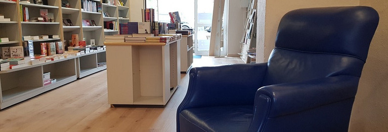 In unserer Buchhandlung spürt man das Beste aus zwei Welten: Berlins Weltoffenheit und die Verbindlichkeit des Dorflebens. Es entstehen tolle Gespräche über das Leben und die Gesellschaft. Wie schön, ein Begegnungsort zu sein!