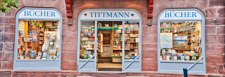 "Sie müssen nicht zum Amazonas reisen, wenn es Bücher bei Ihnen um die
Ecke gibt"

Diogenes
