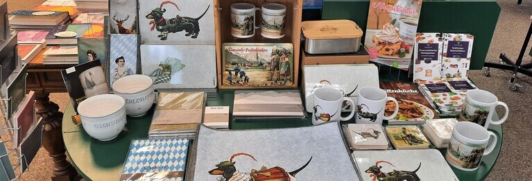 Einige unserer regionalen Titel und Geschenkideen können Sie nicht über den Onlineshop bestellen! Setzen Sie sich doch direkt mit uns in Verbindung!