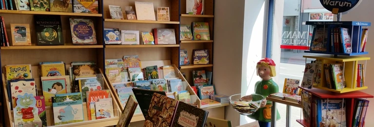 Bilderbuch-Regal der Buchhandlung