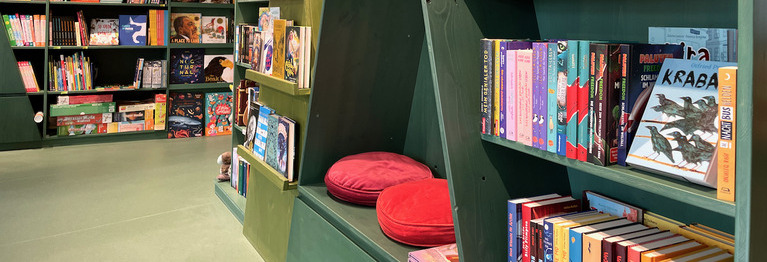 Sitzecke mit Bücherregale