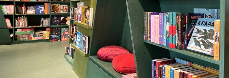 Sitzecke mit Bücherregale